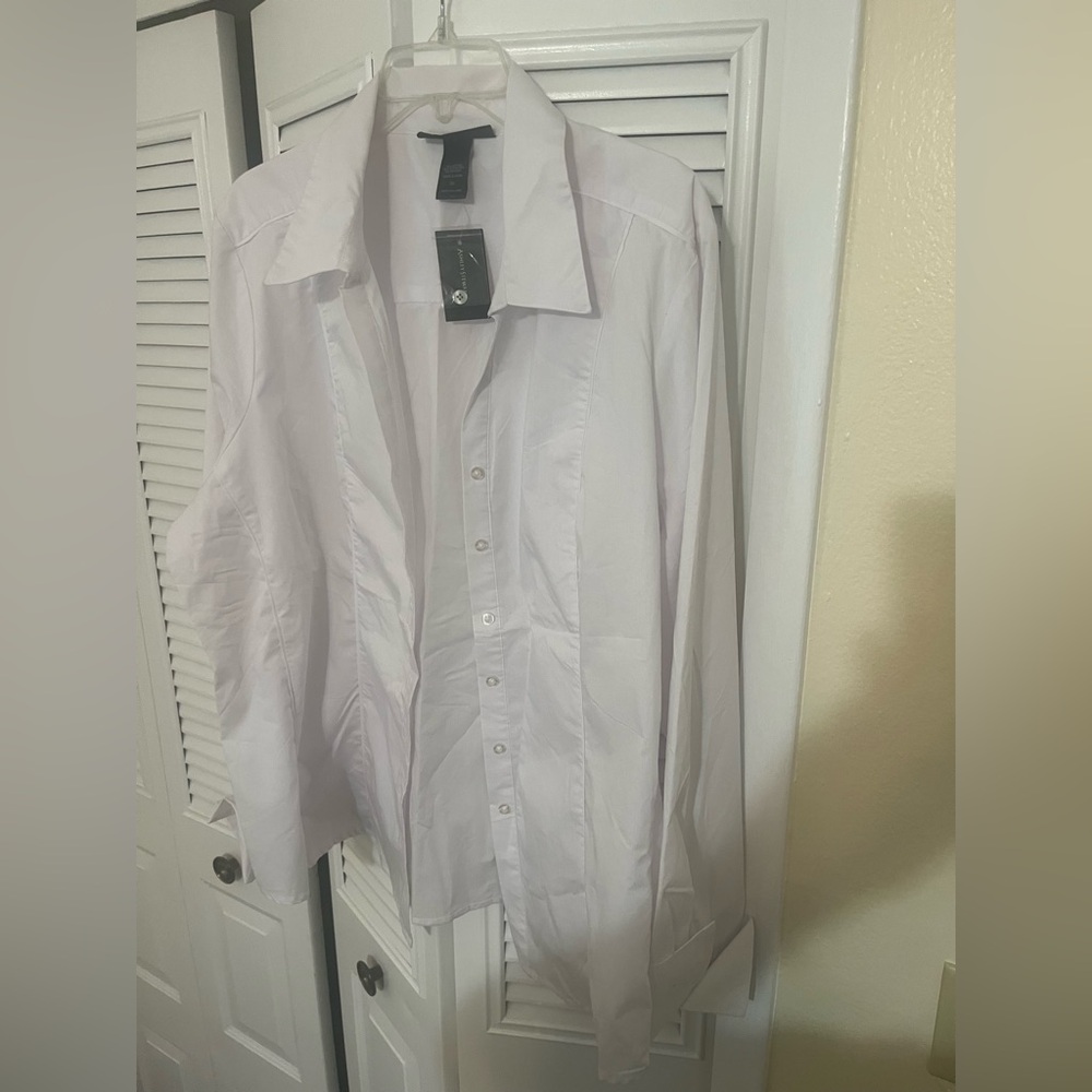 AshleyStewart white ⚪️ladies button down tuxedo shirt with folded sleeveless NEW